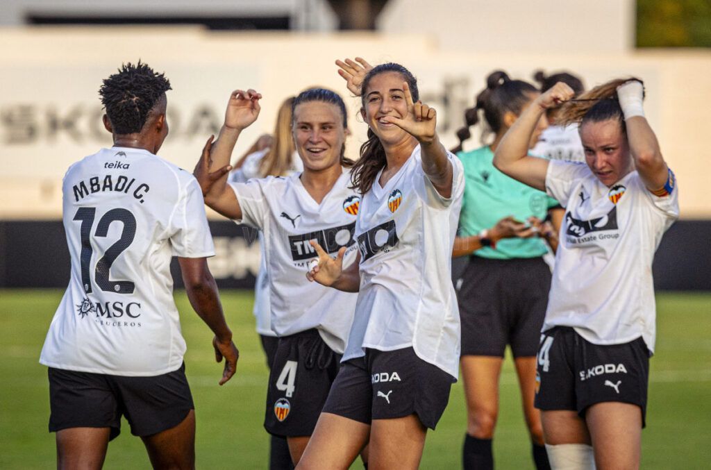 El Valencia femenino remonta en el Puchades ante el Europa El Valencia remonta ante el Europa