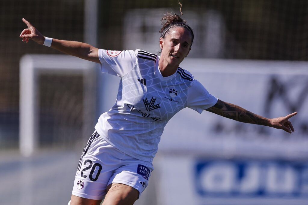 Reparto de puntos entre el Alba y el Balears. Paula Moreno celebra su gol.