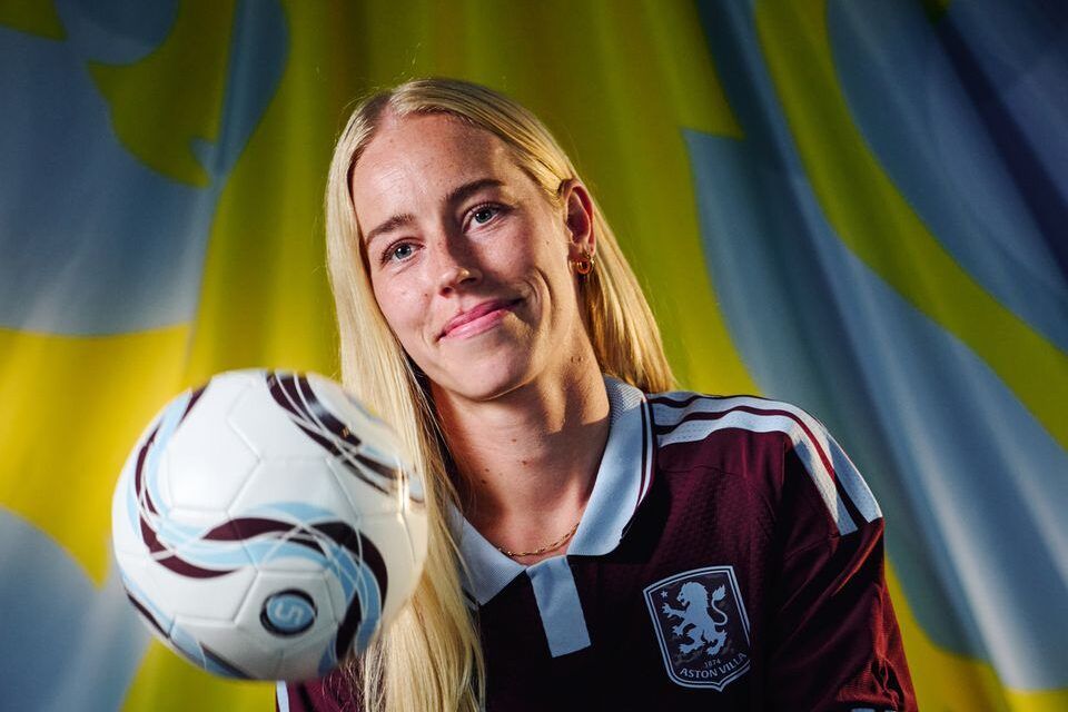 Amalie Vangsgaard se une al Villa.