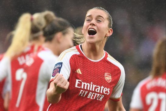 El Arsenal le pinta la cara al campeón. Alessia Russo celebra el tercer tanto del encuentro.