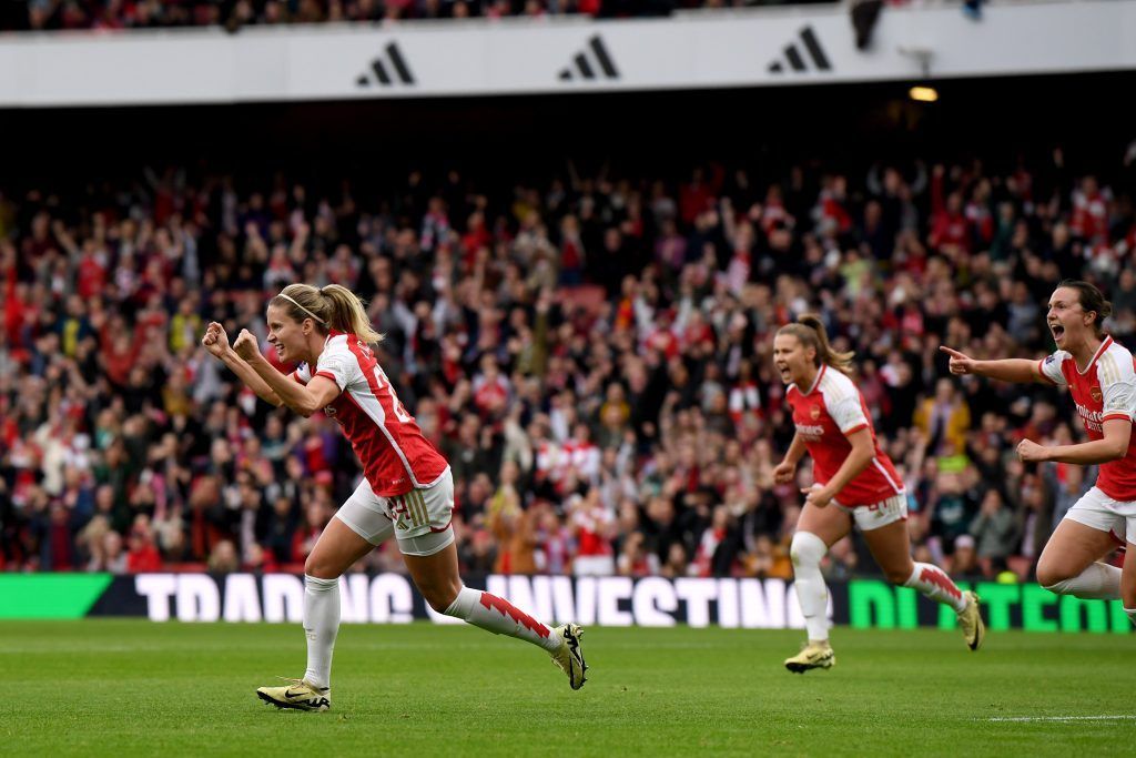 El Arsenal respira de nuevo. Cloé Lacasse festeja el segundo tanto de las gunners.