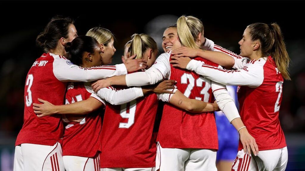 Descafeinada victoria del Arsenal ante el Twente.