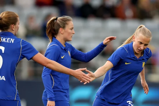 Las blues golean en su primera cita de pretemporada.