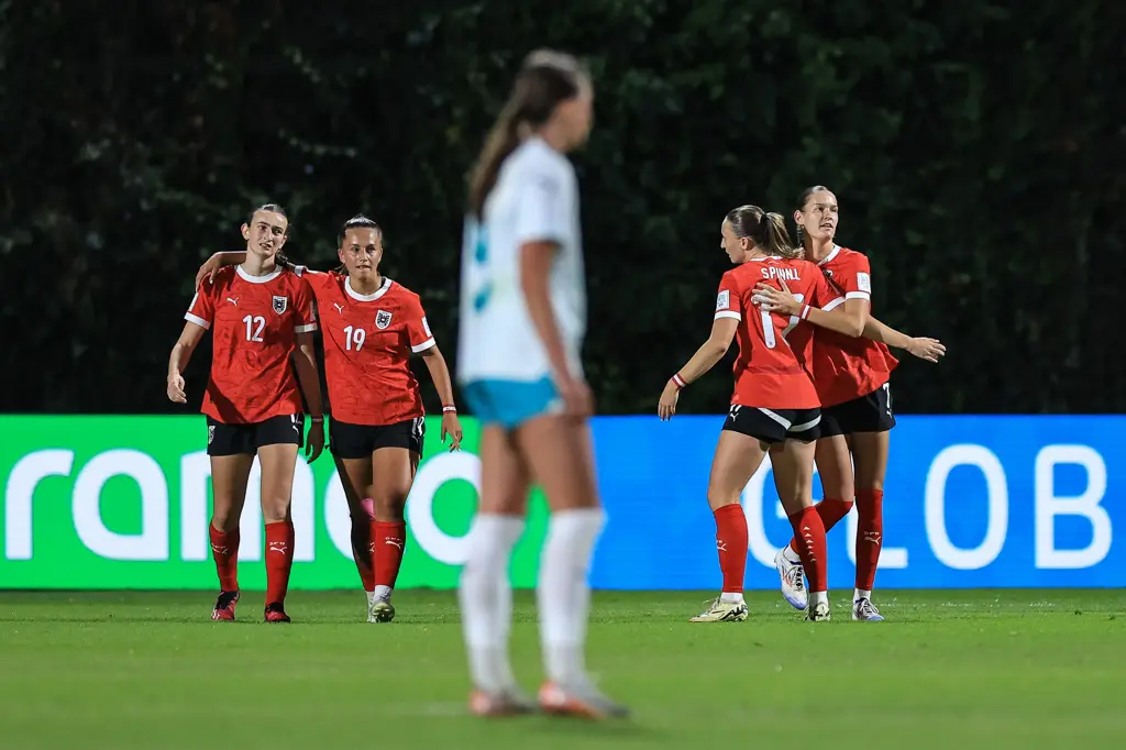 Las debutantes austriacas pasan a octavos.