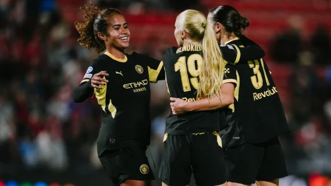 Wamser le da al City un punto ante el Bayern en los últimos minutos.