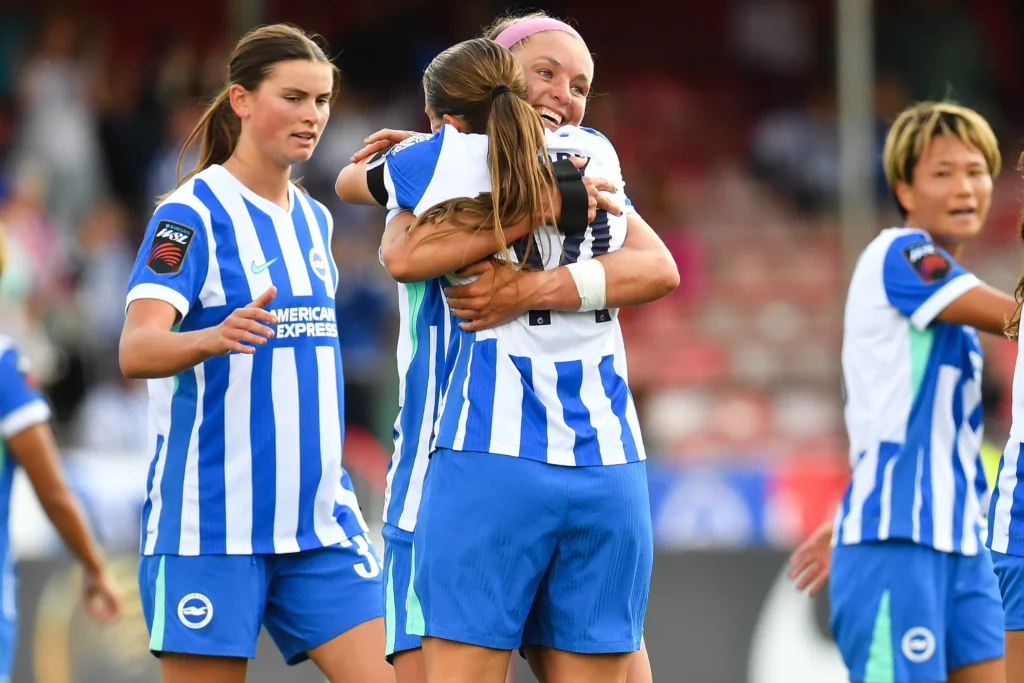 Albion anotó cuatro goles en su primera victoria de la temporada.