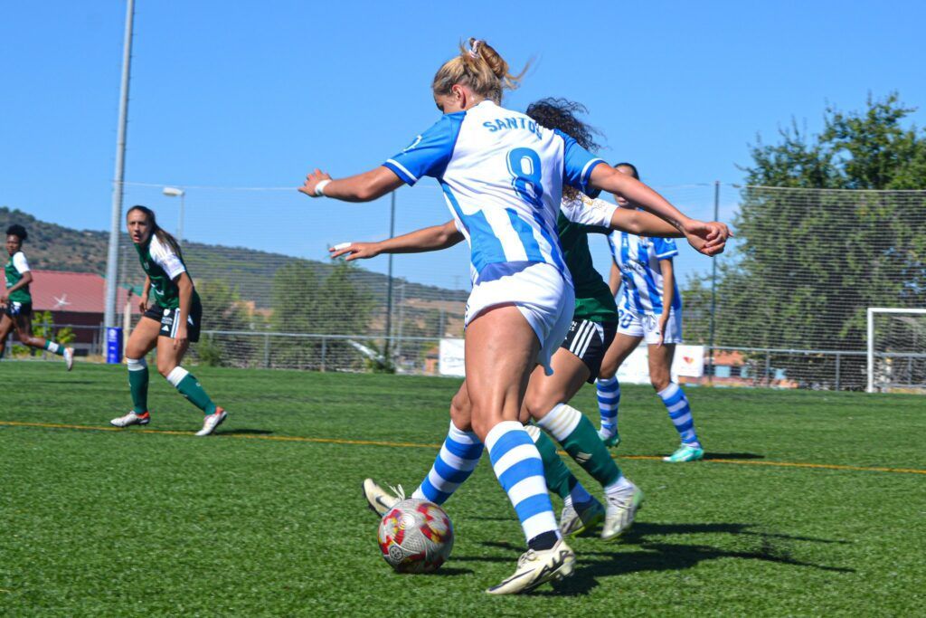 Empate entre el Cacereño y el Sporting de Huelva en un duelo de estreno.