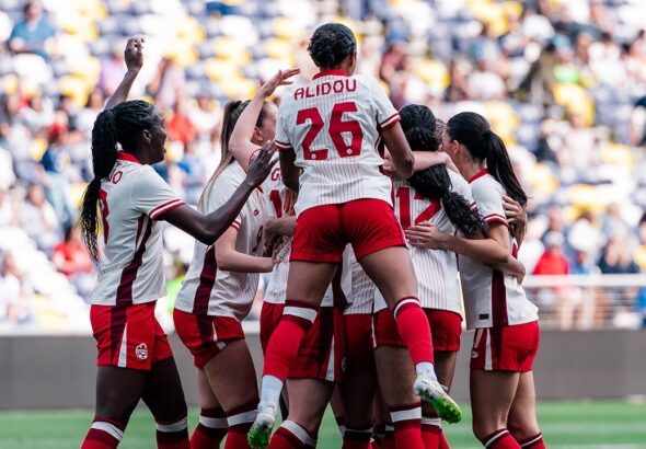 Canadá abre la SheBelieves Cup con una contundente victoria sobre Colombia.