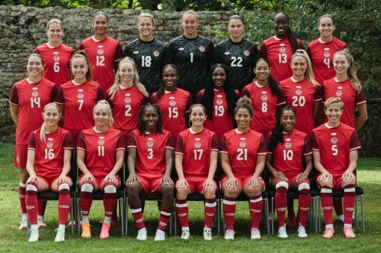 Disparo al pie de Canadá. La plantilla de la selección canadiense posando para la foto oficial de los JJ.OO.
