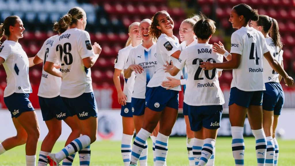 El City mantiene el pleno de victorias sufriendo ante el Charlton.