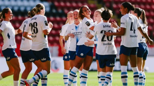 El City mantiene el pleno de victorias sufriendo ante el Charlton.