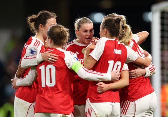 El Arsenal sella el billete a semis ante un Chelsea que nunca se rindió.