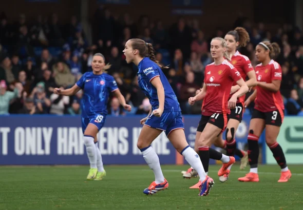 Guro Reiten consolida el liderato del Chelsea. La jugadora noruega celebra el tanto de la victoria.
