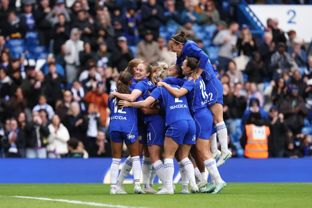 El Chelsea se impone con convicción en el derbi contra las spurs.