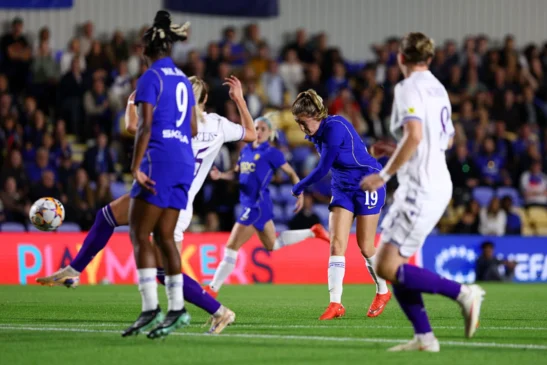 Las blues casi se complican la vida ante un combativo Austria Wien.