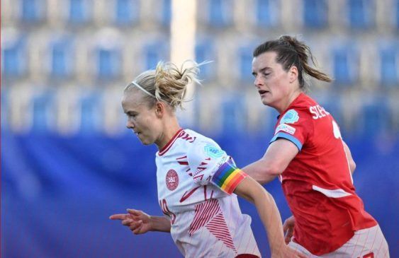 Goleadas y sorpresas para ponerse rumbo a la Euro (Grupo A: jornada 1). Pernille Harder lideró a Dinamarca frente a República Checa.