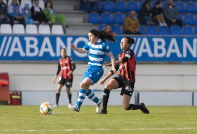 Tras una primera parte en la que el conjunto de Manu Sánchez sería mucho más potente que el Sporting. Todo lo contrario, en la segunda mitad en la que los dos equipos estuvieron más igualados y aunque los dos lo intentaban ninguno encontraba portería. El Sporting haría un doble cambio en el que entrarían Marta Peiró y Fatoumata Kanteh, para poder así revolucionar el partido. Parece que la idea que introdujo el Sporting daba resultado haciendo que las coruñesas no se sintiesen tan cómodas como en la primera parte. Tras una gran falta sacada por las de Huelva, llegaría el segundo que quedaría anulado por fuera de juego, y luego volvería a tener ocasión, pero acabaría empotrando el balón en el poste. Tras el cambio de las locales, en el que entraría Nuria por Lorena, tendrían las locales el intento de gol de Maya que pasaría rozando el postre. Sería esta la que se retiraría del campo en el minuto 66 para dejar paso a la canterana Carlota.