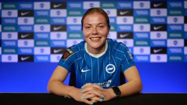 El Brighton ficha a Murphy y renueva a Symonds.