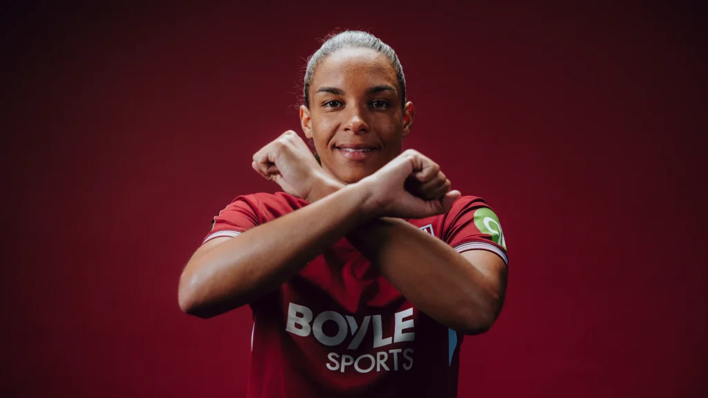 Estelle Cascarino regresa a Inglaterra.