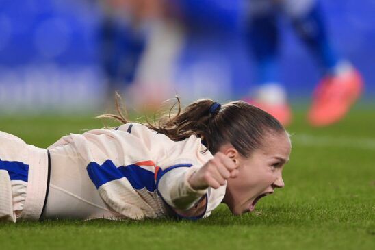Manita del Chelsea en casa del Everton. Guro Reiten, tirada en el suelo, celebra el tercer tanto de las blues.