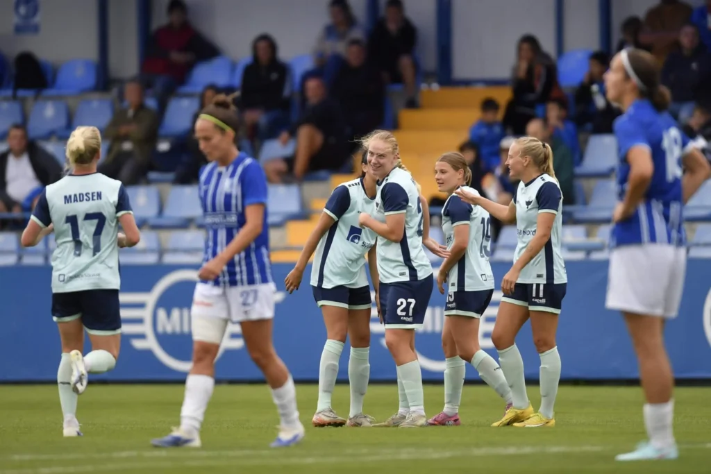 Sin muchas sorpresas en la Ronda 1 de la UEFA Women's Europa Cup. Las jugadoras del HB Køge celebran uno de los goles contra el Farul Constanța.