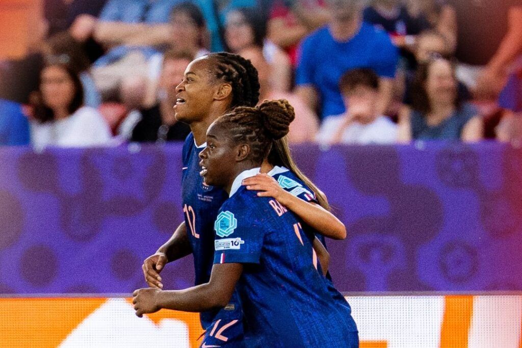 "Les Bleues" vencieron a las campeonas de Europa. Katoto y Baltimore, las goleadoras de la noche.