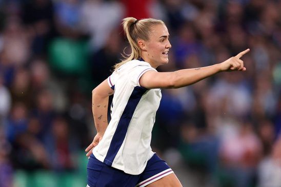 Alemania clasifica junto a España (Grupo A: jornada 4). Georgia Stanway celebra el primer tanto de las Lionesses.