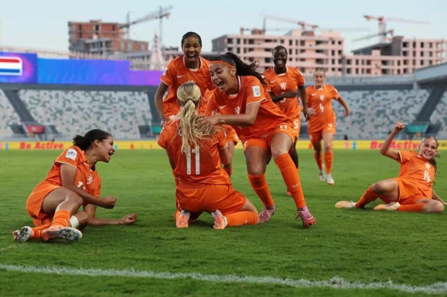 La suerte de los penales vuelve a sonreír a las Oranje.
