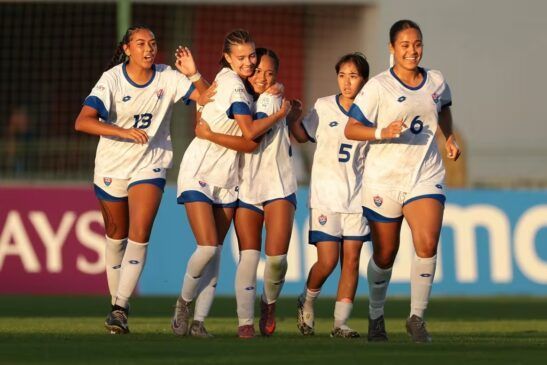 Francia arranca con victoria frente a una aguerrida Samoa. Las samoanas celebran uno de los dos tantos anotados.