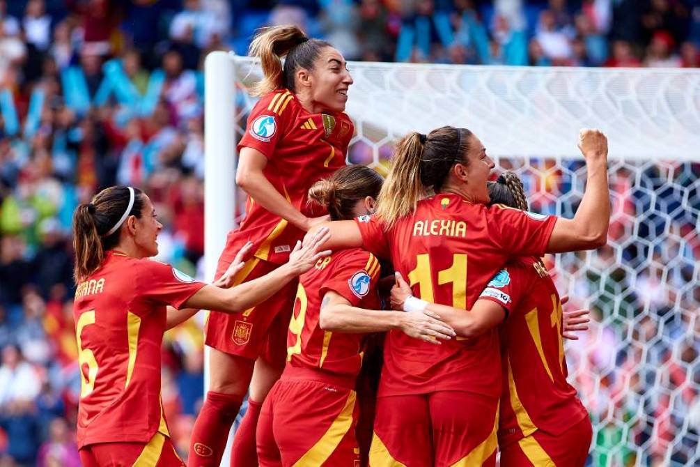 Inglaterra revalida su título