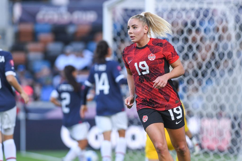Copa Oro Femenina (Jornada 2). La canadiense Adriana Leon fue una de las goleadoras de la jornada.