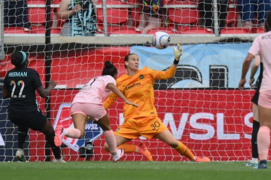 Fin de semana de récord (NWSL: jornada 12). Ann-Katrin Berger en acción. La portera germana destacó con sus intervenciones frente a Angel City.
