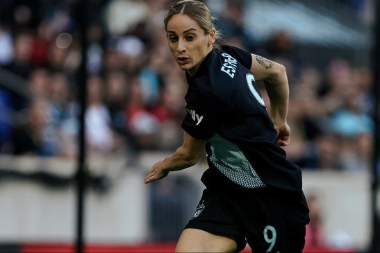 Marta sigue haciendo historia (NWSL: jornada 4). Esther González en un lance del juego.