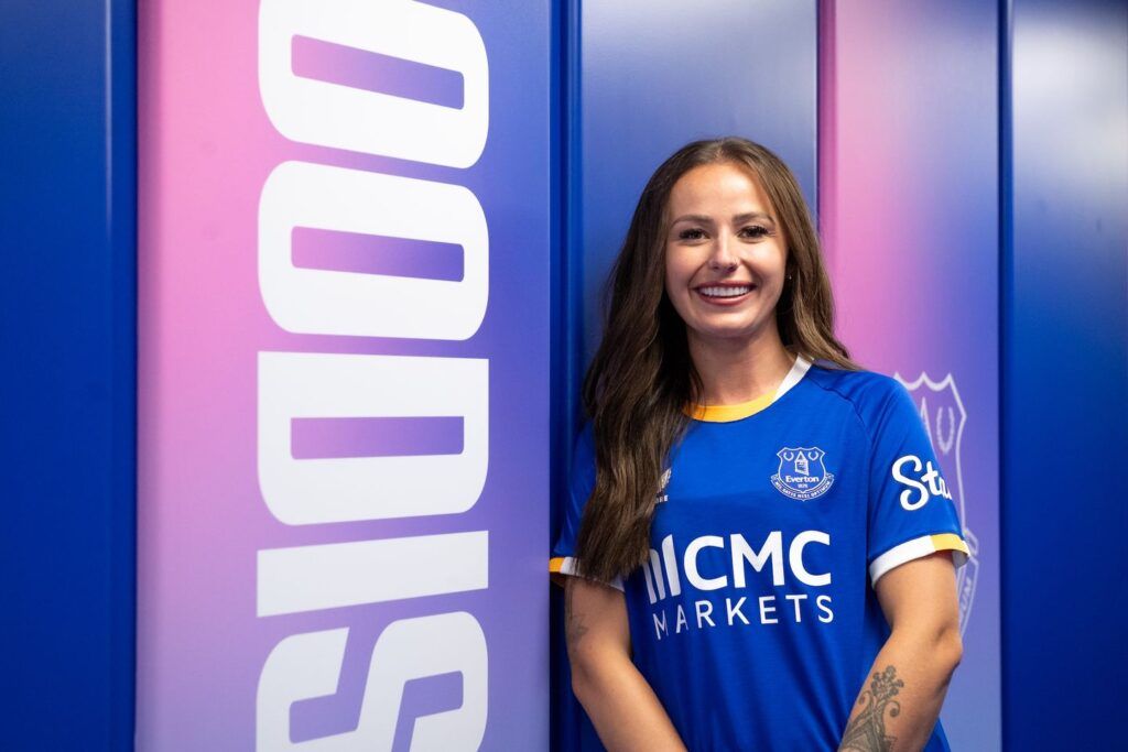 Hannah Cain sella su regreso al Everton.