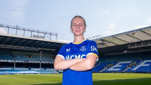 McNamara llega al Everton, que renueva a Holmgaard.