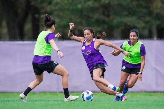 Racing Louisville y Orlando Pride - Syd Leroux en un entrenamiento de Orlando Pride