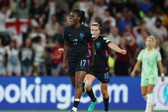 Las siete vidas de las Lionesses. Michelle Agyemang celebra el tanto que le dio la vida a Inglaterra en semifinales.