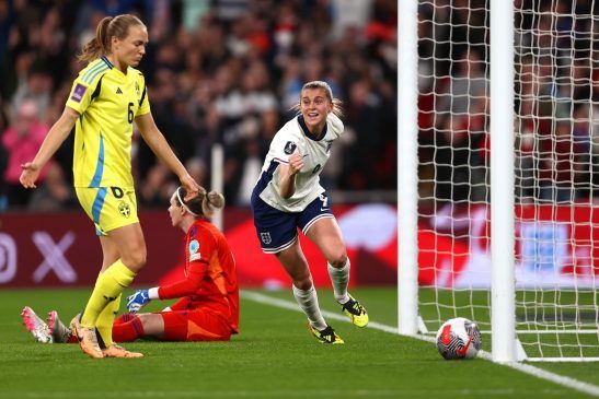 Goleadas y sorpresas para ponerse rumbo a la Euro (Grupo A: jornada 1). Alessia Russo adelantaba a las Lionesses en Wembley.