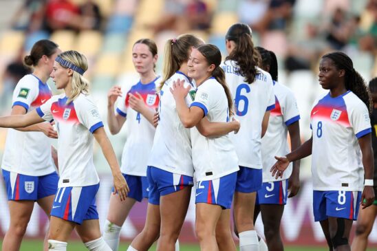 Maltby y las Young Lionesses dominan en la segunda jornada.