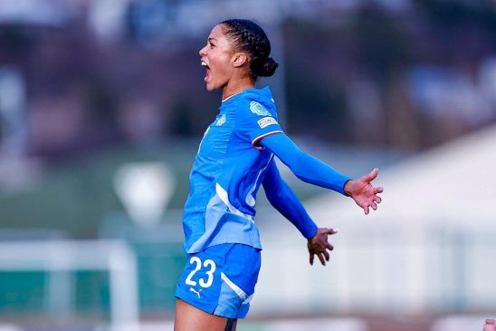 Goleadas y sorpresas para ponerse rumbo a la Euro (Grupo A: jornada 1). Sveindis Jonsdottir celebra el último gol de las islandesas.