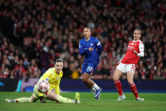 Un certero Arsenal se pone en ventaja ante un Chelsea herido.