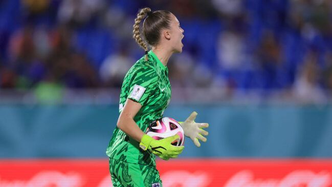 Las Young Lionesses logran la última plaza en los penales. Rebekah Dowsett, la portera del Leicester, detuvo dos de los penales nipones.