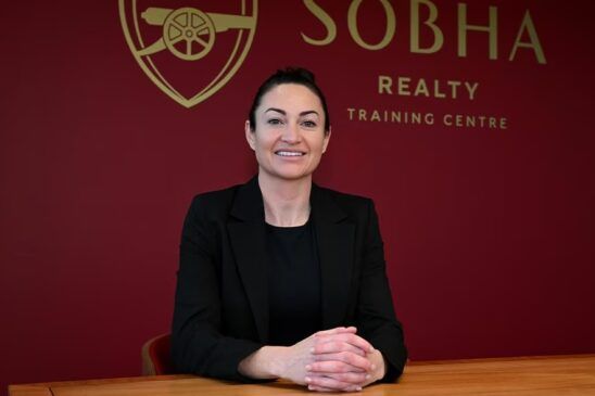 El Arsenal renueva a Slegers. Jodie Taylor es la nueva directora técnica.