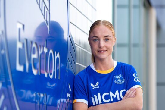 McNamara llega al Everton, que renueva a Holmgaard.