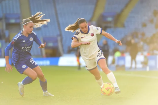 Las foxes frenan la racha del Chelsea. Alejandra Bernabé durante un lance del juego.