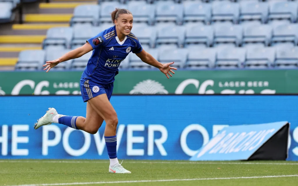 Noémie Mouchon rescata un punto ante el Everton.