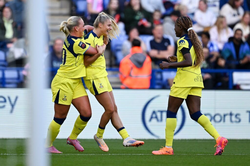 Dos goles en la primera mitad le dan la victoria a las spurs en casa de las foxes.