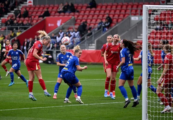 Las reds y las foxes se repartieron los puntos. Sophie Román Haug remata de cabeza el que sería el gol del Liverpool.