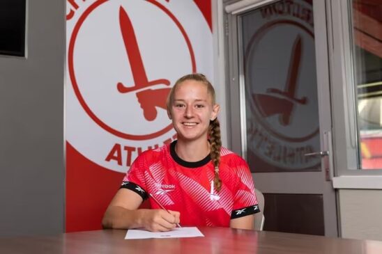 Davidson ficha por el Charlton y Fitzgerald renueva por un año.