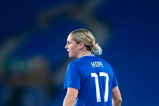 Trío de renovaciones en el Everton. Lucy Hope firma por una temporada más con el club.